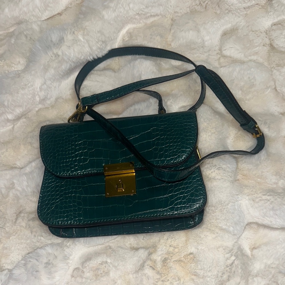 Elegant Green Crocodile-Embossed Women's Bag